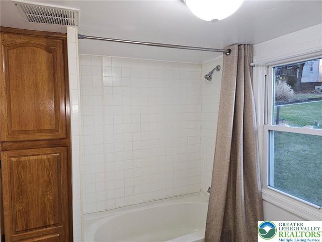 2335 North Apple Street, Whitehall Twp, PA 18052