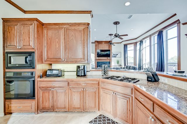 811 Mallard Pointe Drive, Grand Prairie, TX 75104