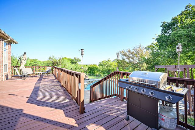811 Mallard Pointe Drive, Grand Prairie, TX 75104