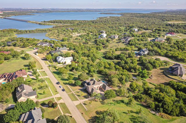 811 Mallard Pointe Drive, Grand Prairie, TX 75104