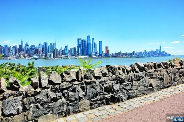 875 Boulevard East Boulevard 17, Weehawken, NJ 07086