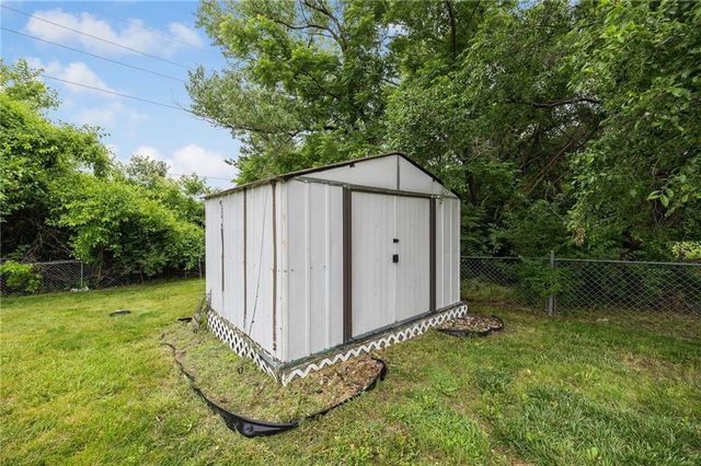 1119 W Pleasant Drive, Raymore, MO 64083