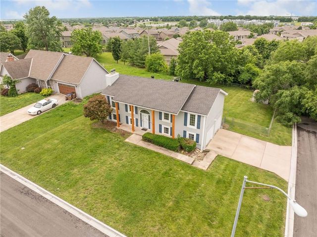 1119 W Pleasant Drive, Raymore, MO 64083