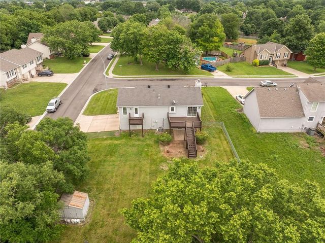 1119 W Pleasant Drive, Raymore, MO 64083
