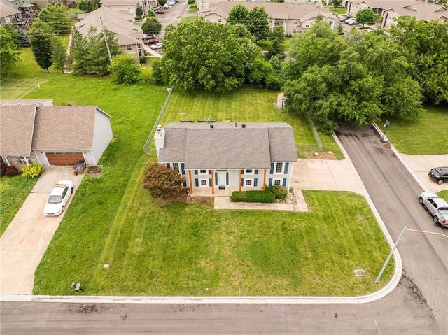 1119 W Pleasant Drive, Raymore, MO 64083