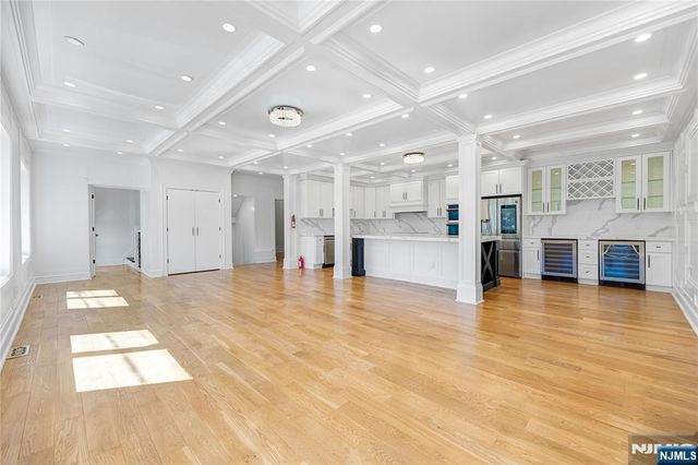 1080 River Road, Edgewater, NJ 07020