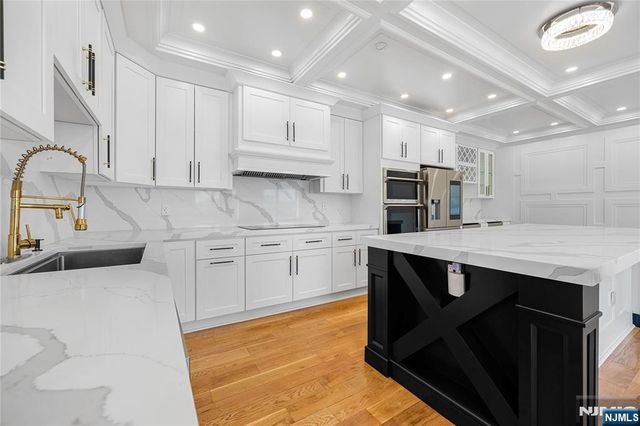 1080 River Road, Edgewater, NJ 07020