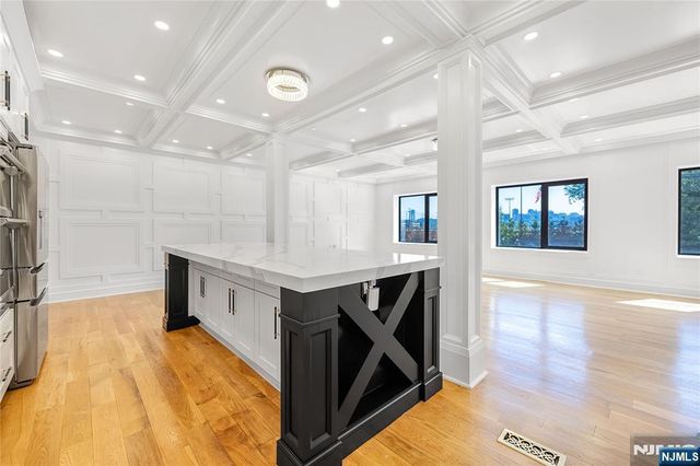 1080 River Road, Edgewater, NJ 07020