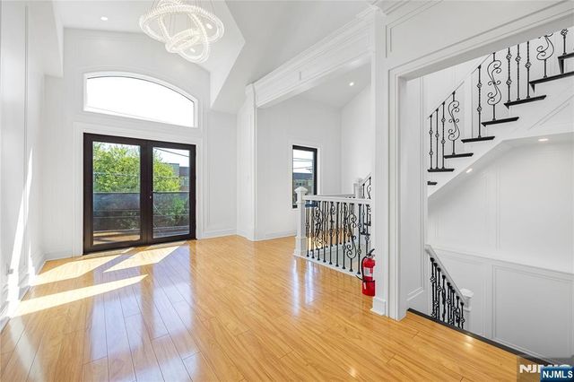 1080 River Road, Edgewater, NJ 07020