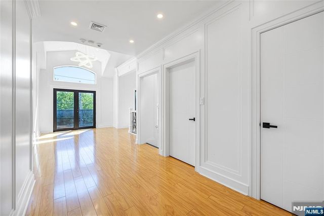 1080 River Road, Edgewater, NJ 07020