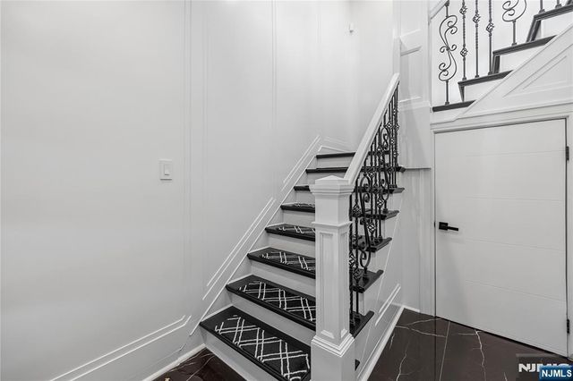 1080 River Road, Edgewater, NJ 07020