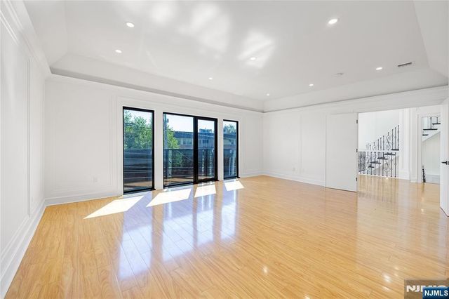 1080 River Road, Edgewater, NJ 07020
