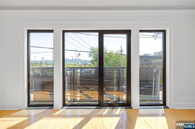 1080 River Road, Edgewater, NJ 07020