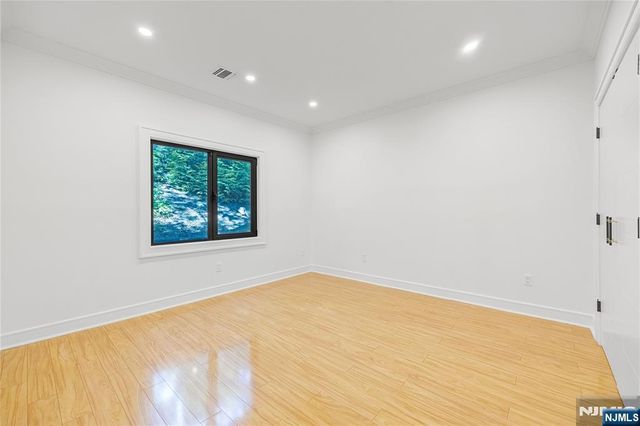 1080 River Road, Edgewater, NJ 07020