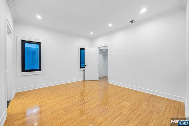 1080 River Road, Edgewater, NJ 07020