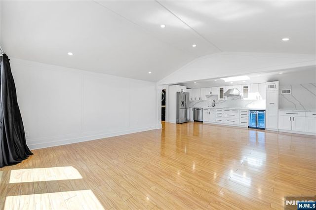 1080 River Road, Edgewater, NJ 07020