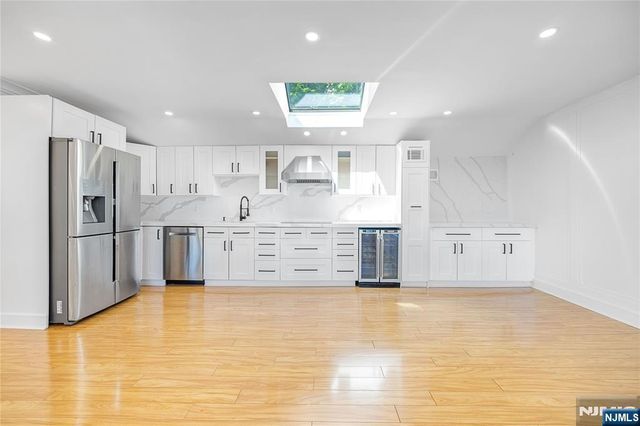1080 River Road, Edgewater, NJ 07020