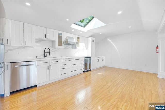 1080 River Road, Edgewater, NJ 07020