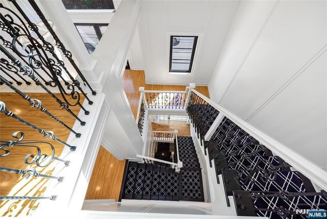 1080 River Road, Edgewater, NJ 07020