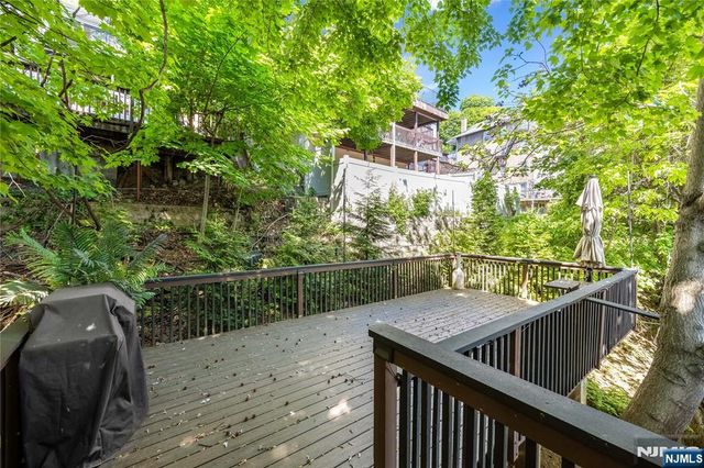 1080 River Road, Edgewater, NJ 07020