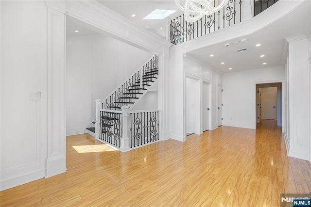 1080 River Road, Edgewater, NJ 07020