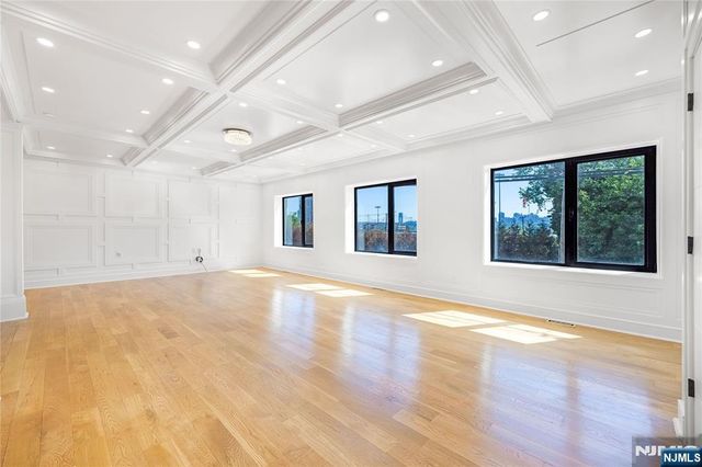 1080 River Road, Edgewater, NJ 07020