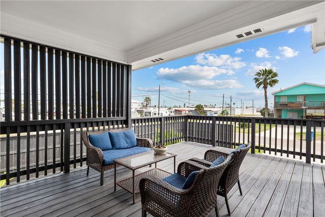 405 W Avenue C Ave, Port Aransas, TX 78373