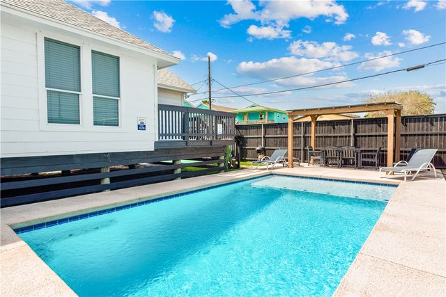 405 W Avenue C Ave, Port Aransas, TX 78373