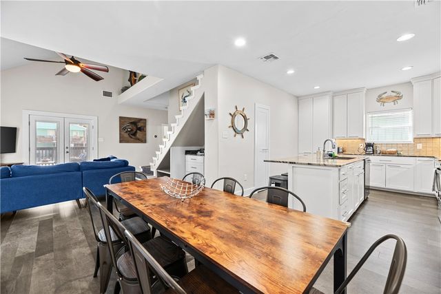 405 W Avenue C Ave, Port Aransas, TX 78373