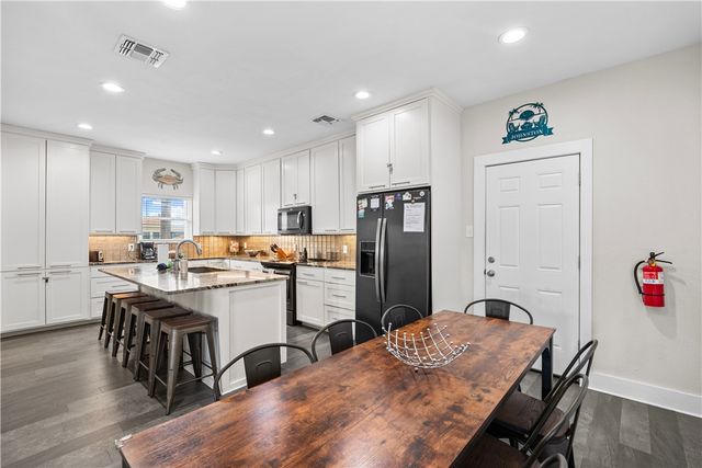 405 W Avenue C Ave, Port Aransas, TX 78373