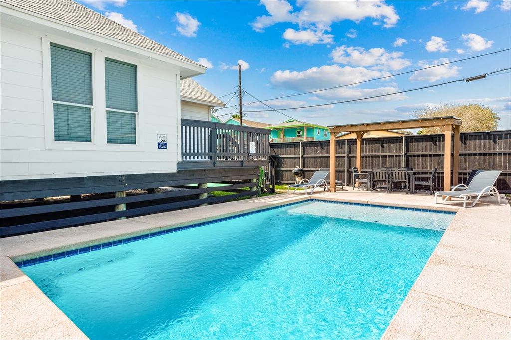 405 W Avenue C Ave, Port Aransas, TX 78373 — photo 2