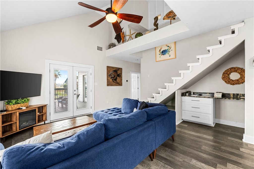 405 W Avenue C Ave, Port Aransas, TX 78373 — photo 3