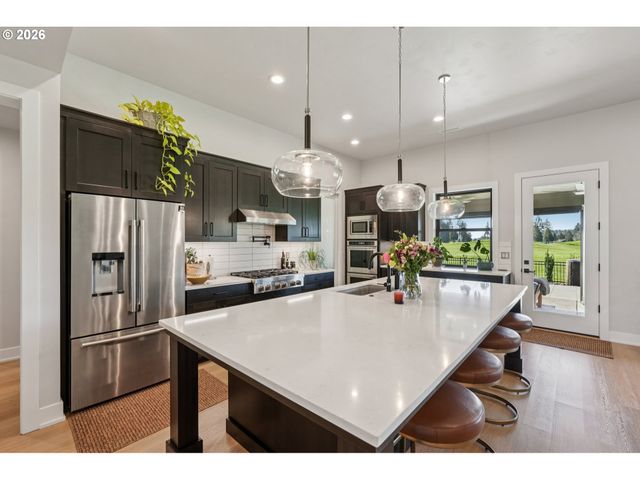 5904 Se MCINNIS St, Hillsboro, OR 97123