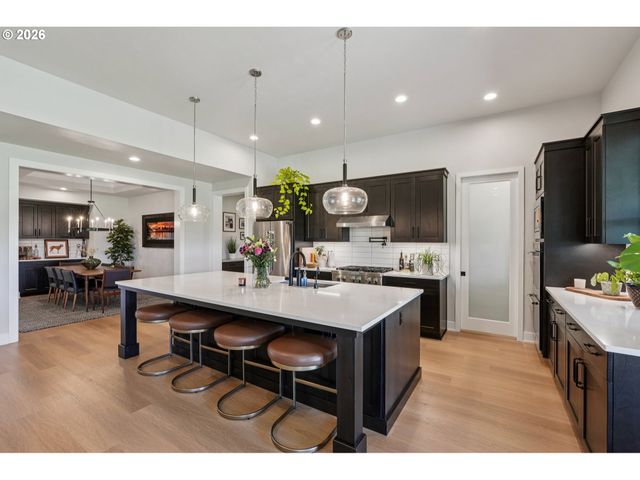 5904 Se MCINNIS St, Hillsboro, OR 97123