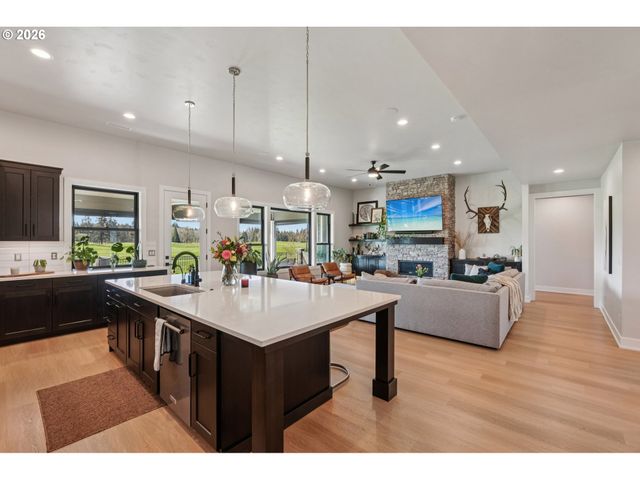 5904 Se MCINNIS St, Hillsboro, OR 97123