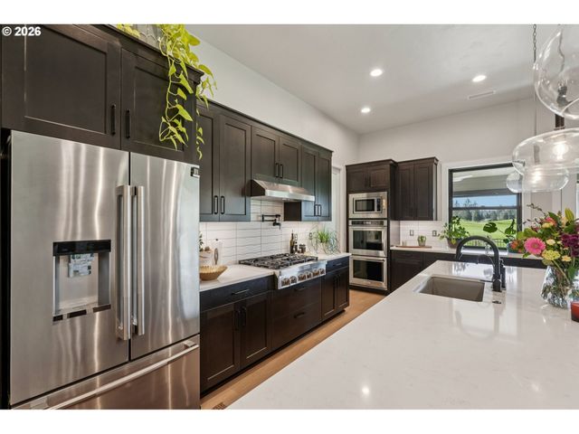 5904 Se MCINNIS St, Hillsboro, OR 97123