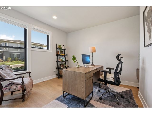 5904 Se MCINNIS St, Hillsboro, OR 97123