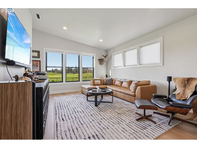 5904 Se MCINNIS St, Hillsboro, OR 97123