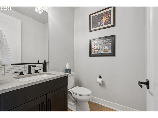 5904 Se MCINNIS St, Hillsboro, OR 97123