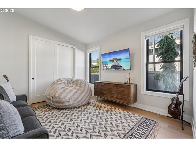 5904 Se MCINNIS St, Hillsboro, OR 97123