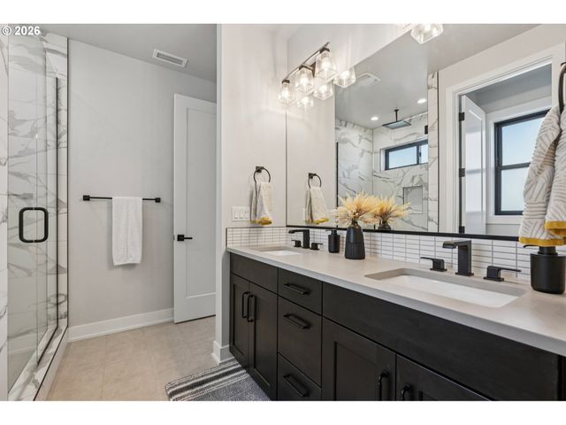 5904 Se MCINNIS St, Hillsboro, OR 97123