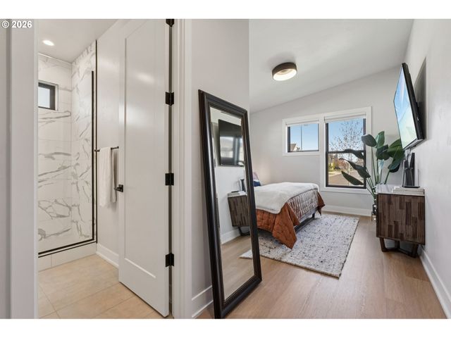 5904 Se MCINNIS St, Hillsboro, OR 97123