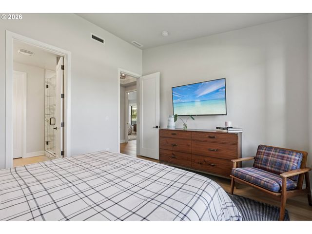 5904 Se MCINNIS St, Hillsboro, OR 97123