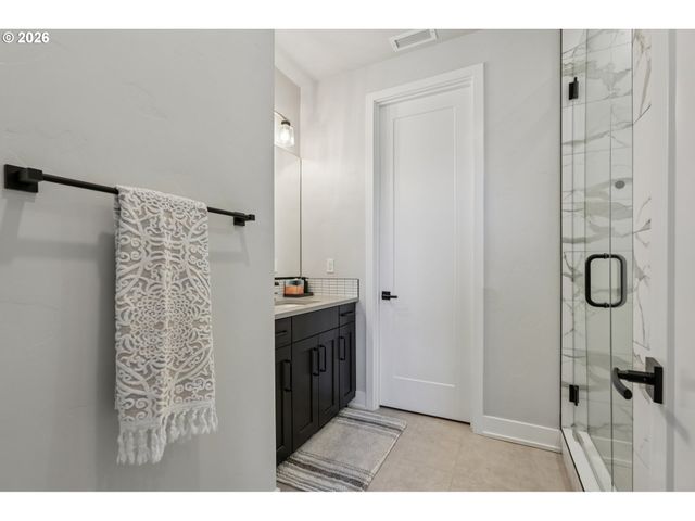 5904 Se MCINNIS St, Hillsboro, OR 97123