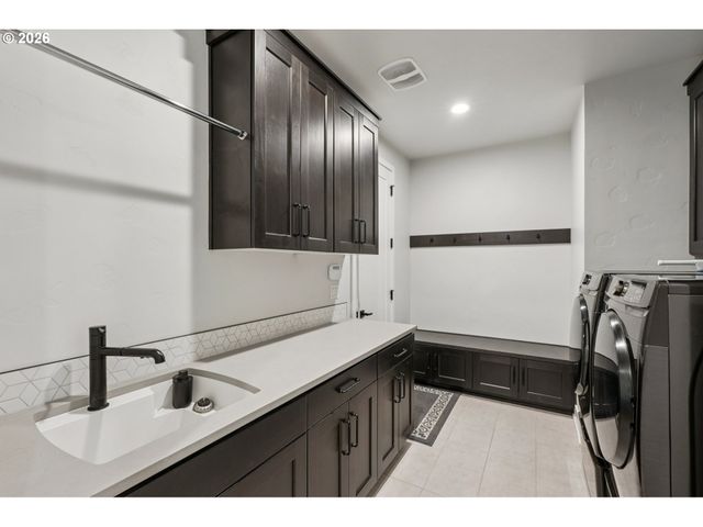 5904 Se MCINNIS St, Hillsboro, OR 97123