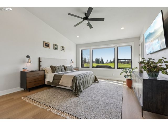 5904 Se MCINNIS St, Hillsboro, OR 97123