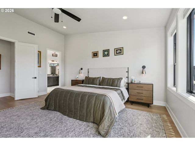 5904 Se MCINNIS St, Hillsboro, OR 97123