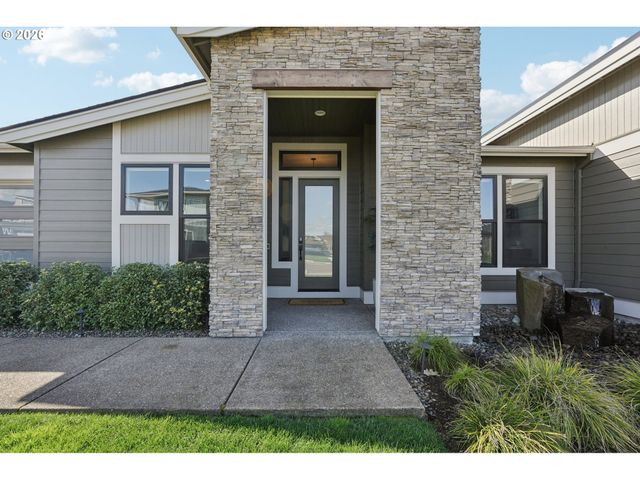 5904 Se MCINNIS St, Hillsboro, OR 97123