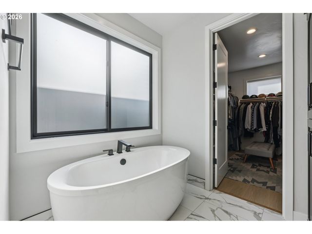 5904 Se MCINNIS St, Hillsboro, OR 97123