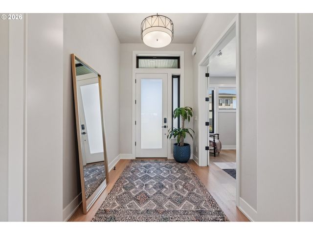 5904 Se MCINNIS St, Hillsboro, OR 97123